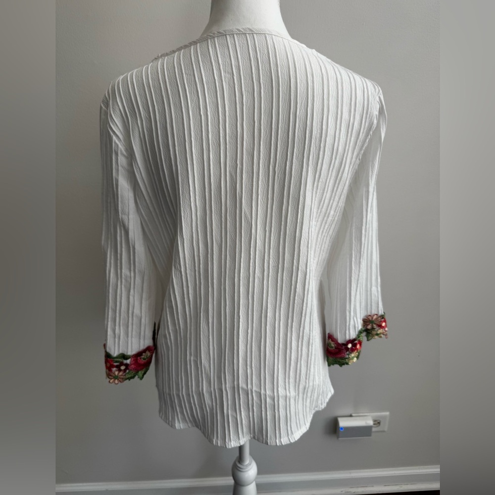 SHEIN White Blouse with Red Floral Embroidery - Picture 4 of 6